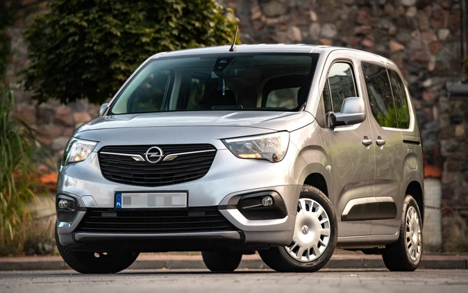 Opel Combo cena 46500 przebieg: 175000, rok produkcji 2019 z Tomaszów Mazowiecki małe 379